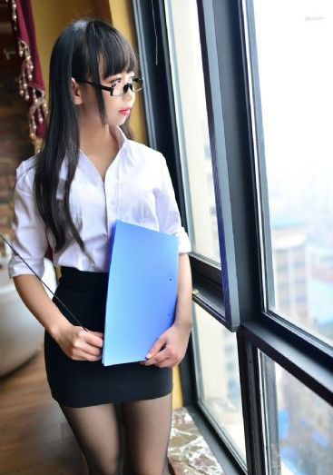 《年轻女教师3》在线观看