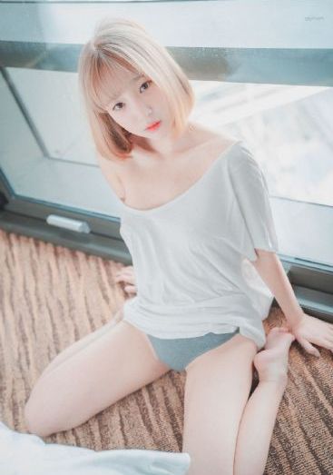 厨房掀起老师裙子挺进去视频