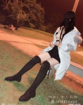 谁和她睡觉了
