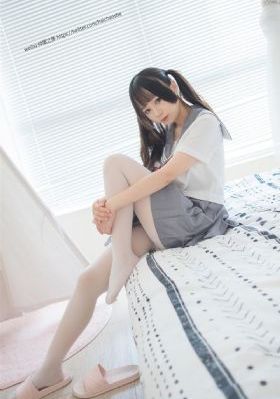 苏一柔在公厕被灌满jing液